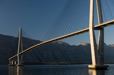 Die Helgelandsbrücke, Copyright: Erlend Haarberg / www.visithelgeland.com / Alstahaug